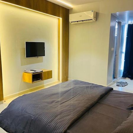 Oyo Florence Hotel Surat Exterior photo