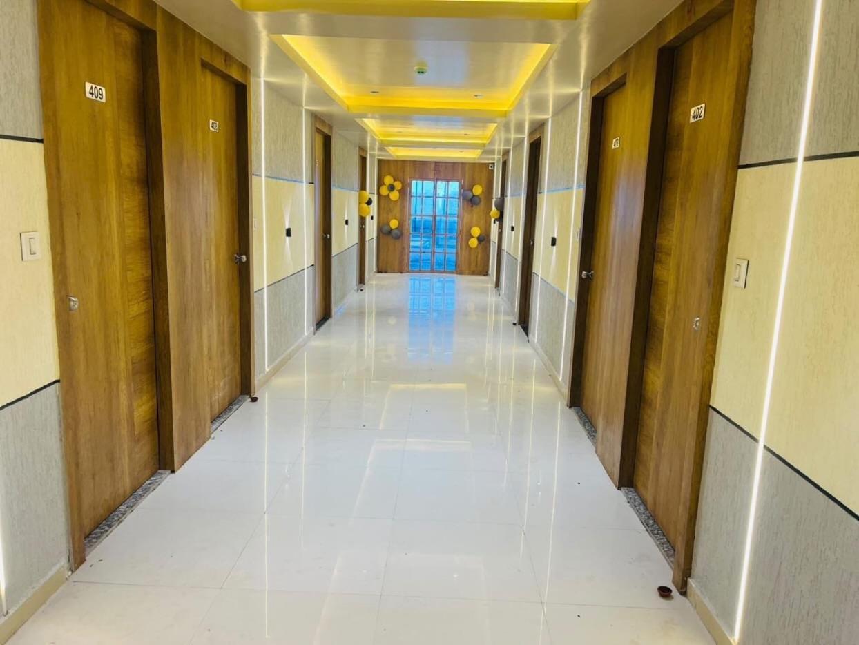 Oyo Florence Hotel Surat Exterior photo